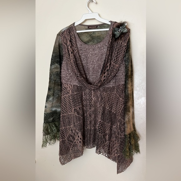 Tapering John Fashion Blouse 🔥 Price Dropped 🔥 - Picture 1 of 9